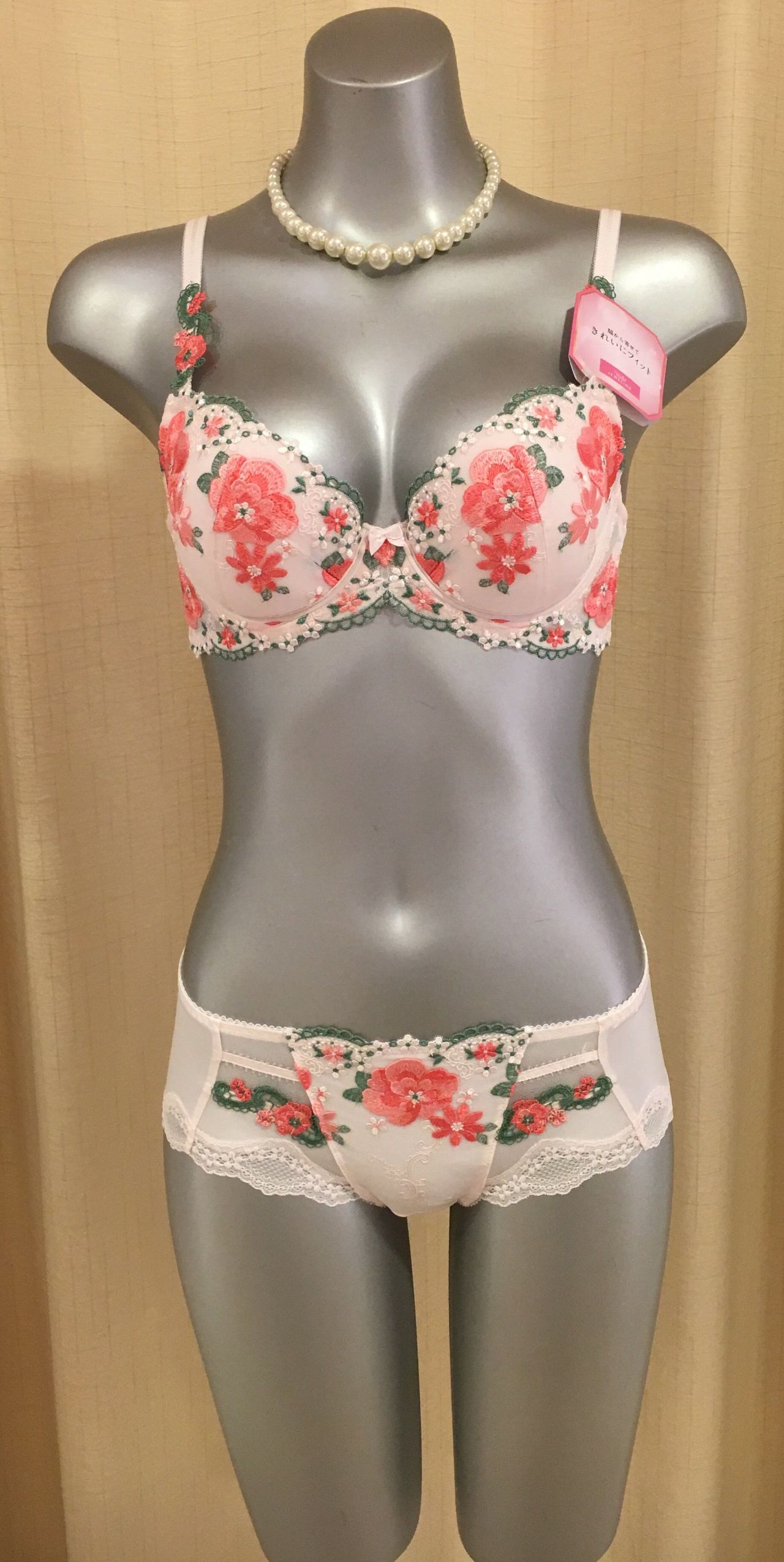 12760円トリンプジュエリングTR0037天使のブラ 魔法のハリ感　D70ブラショーツセット プレミアムデザイン Triumph トリンプ ジュエリング 天使のブラ 魔法のハリ感 0037 ペア