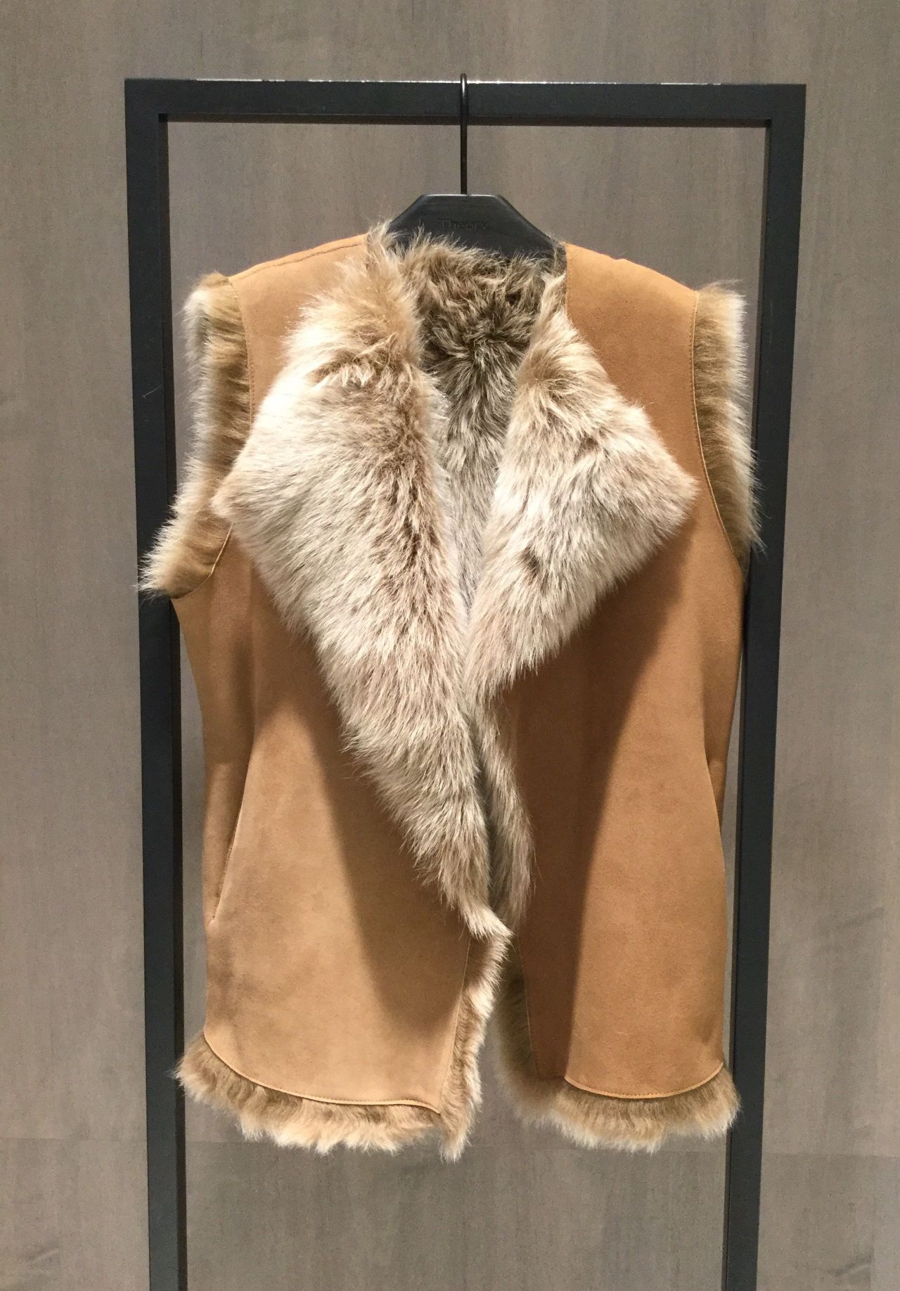 秋冬のオシャレにプラスワン！ファーベスト特集 | あべのハルカス店 