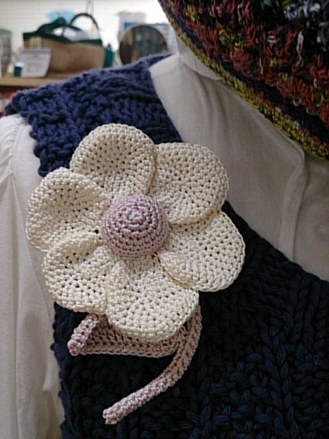 絹のレース糸で編む お花のコサージュ | 町田店 | 生地、手芸用品の