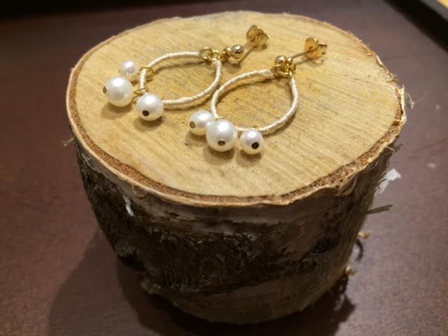 お次はピアス。